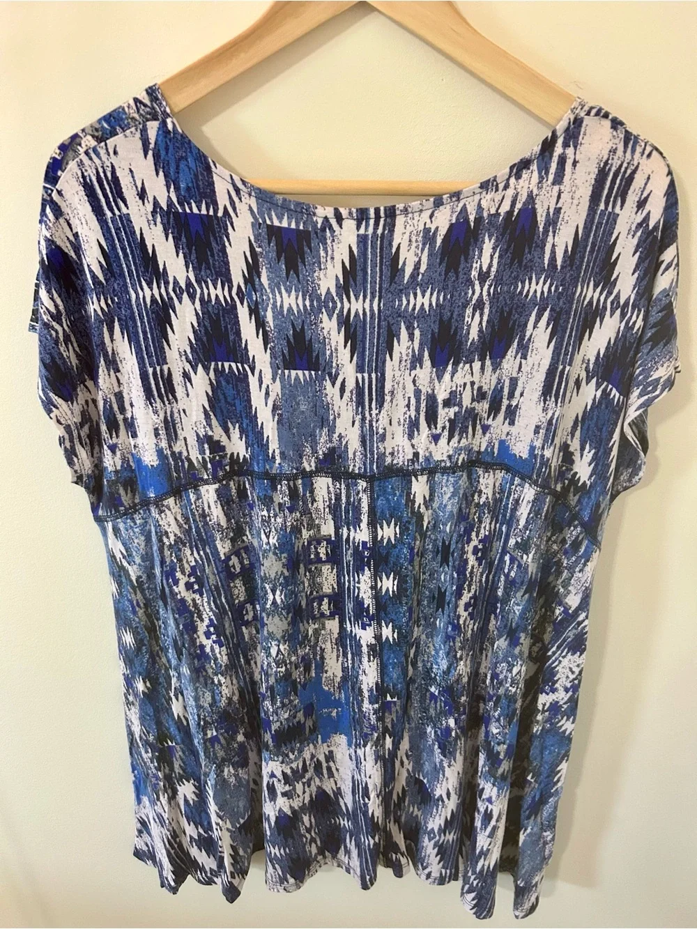 Artisan NY Blue Ikat Abstract Print V-Neck Short Sleeve Top Sz 1X